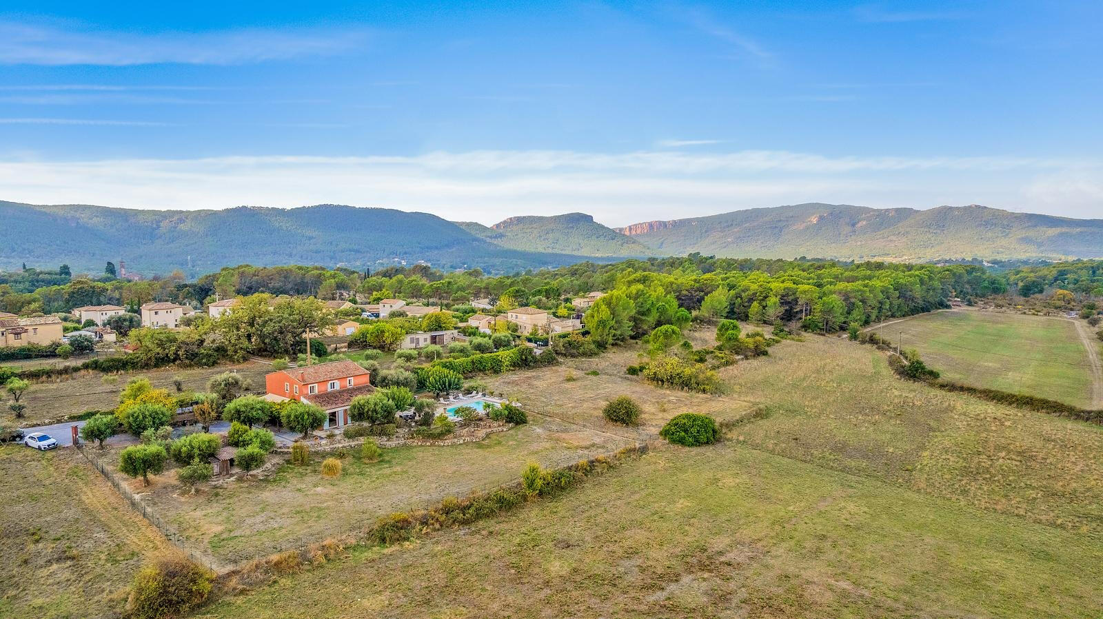 “Terrain arboré de 13 000 m² – propriété Est Var”