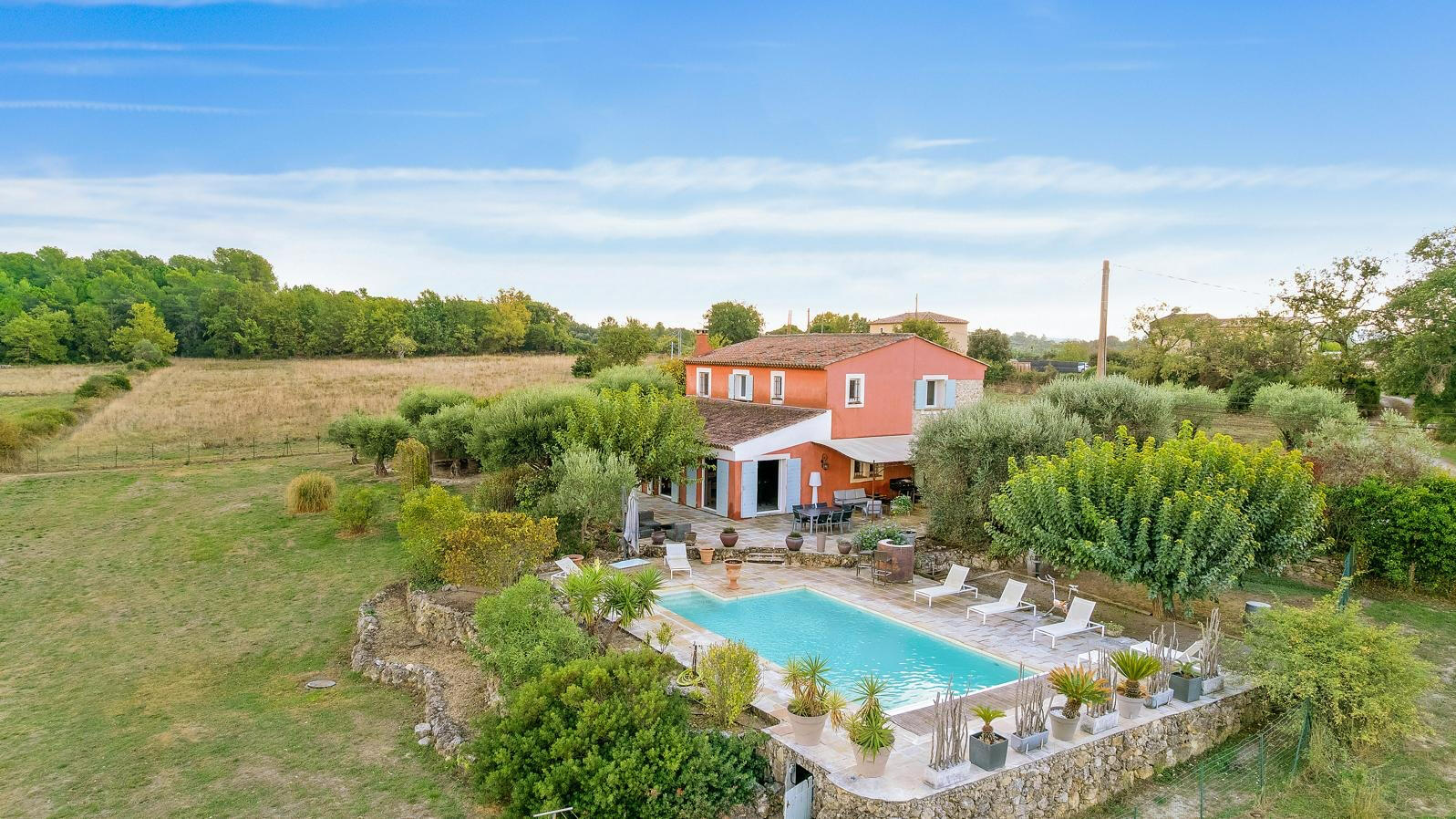 "Extérieur et Piscine"