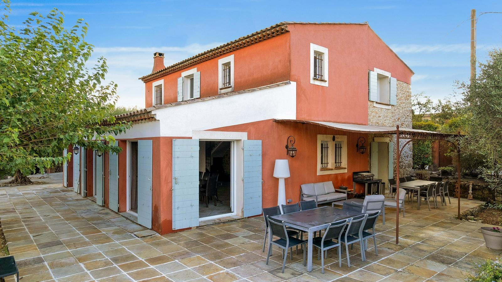 "Façade en pierre – bergerie rénovée à Bagnols-en-Forêt"