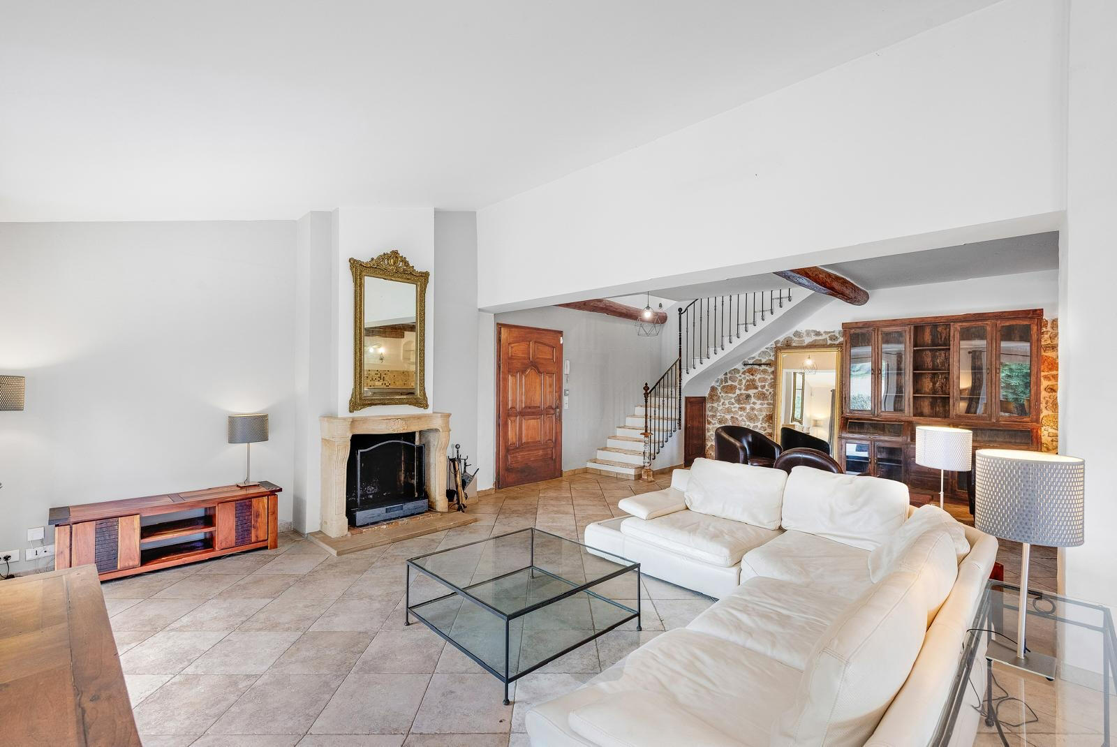 “Séjour lumineux – maison de caractère Var”